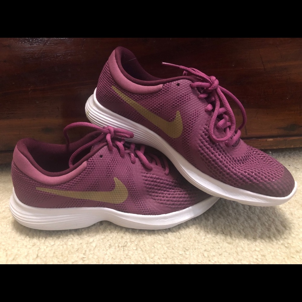 Women’s Nike Tennis Shoes